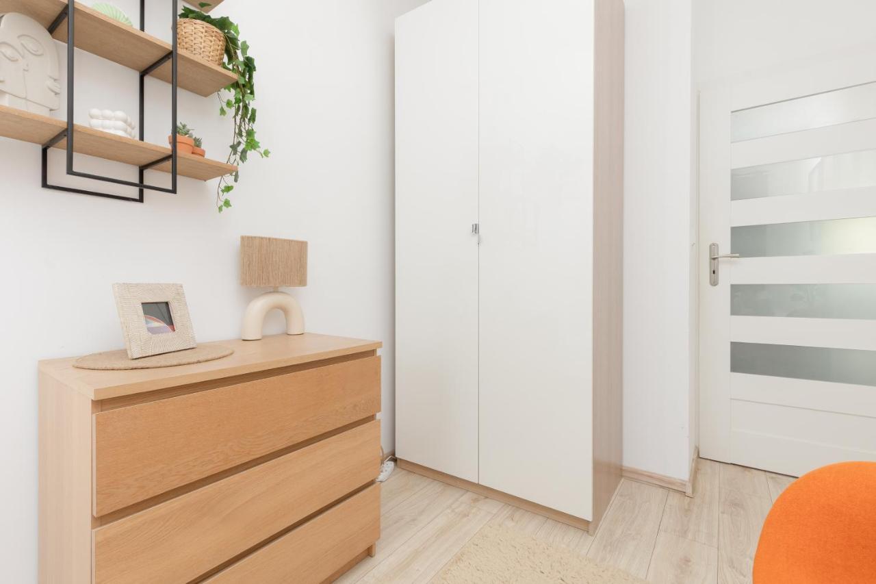 Symboliczna With Balcony & Parking By Renters Apartment